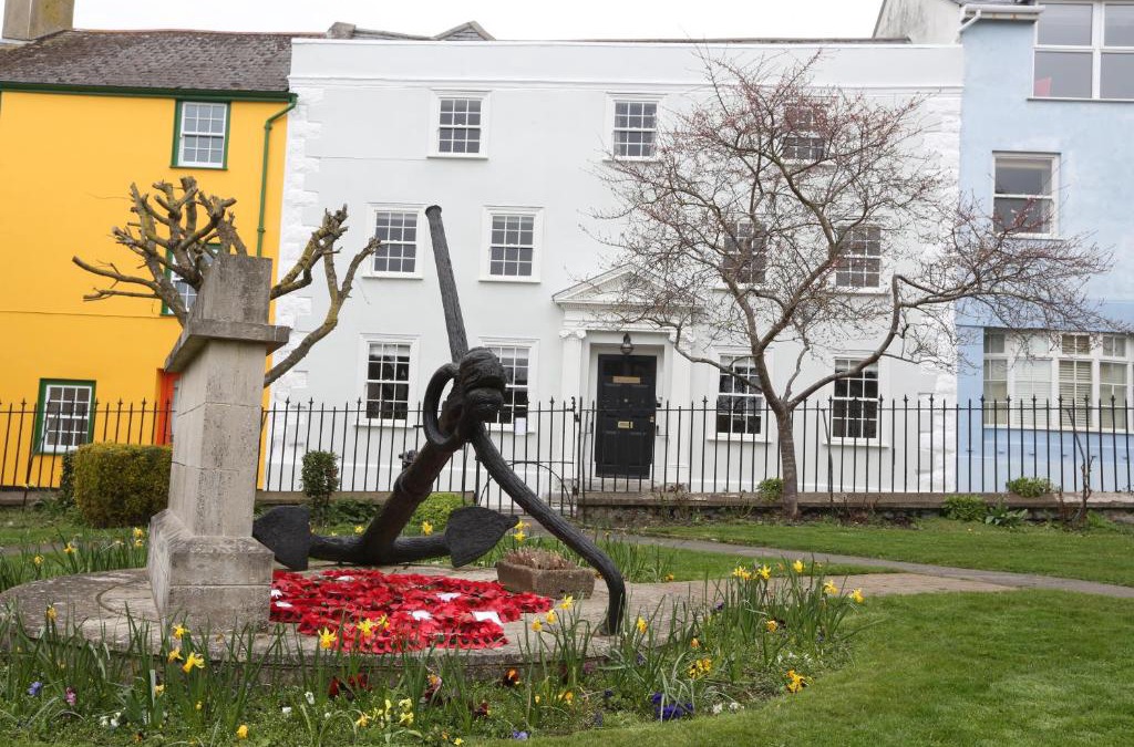 Lyme Regis House | Monmouth House Lyme Regis, Up to 16 guests, dog friendly, garden, hot tub