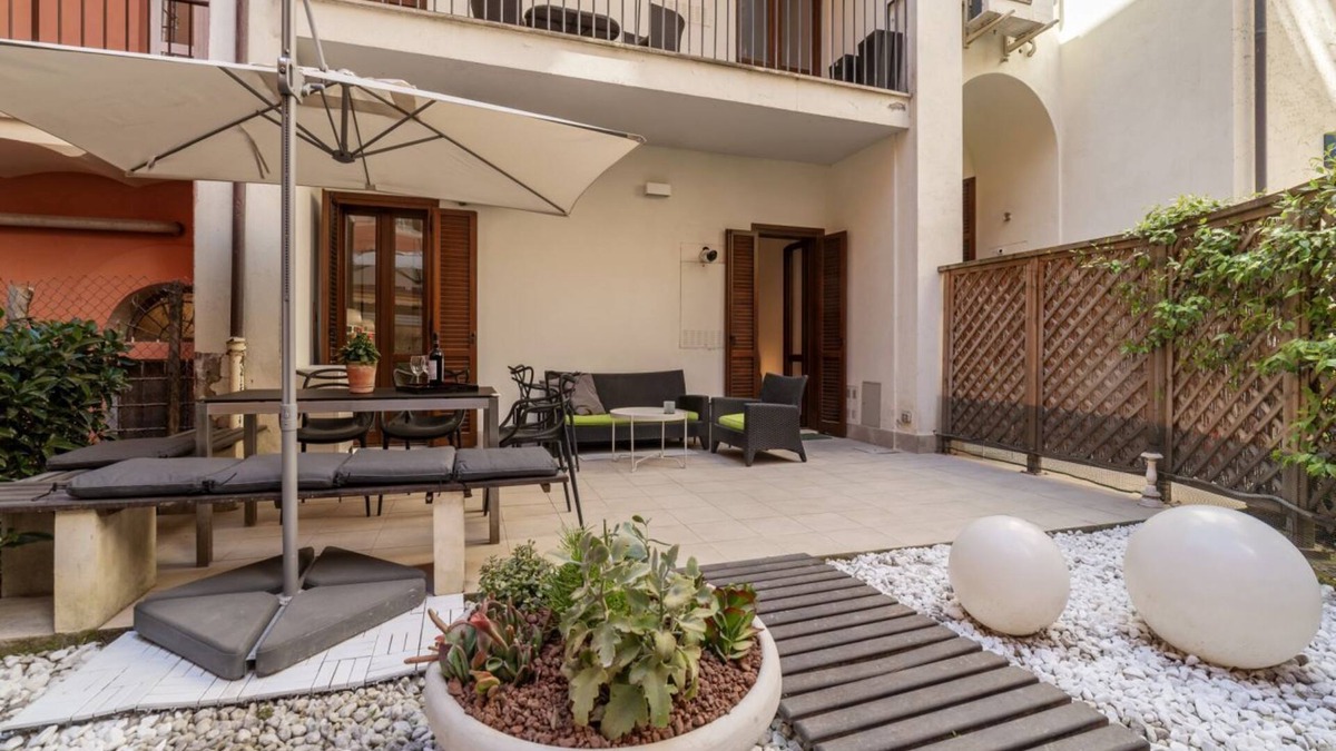 Rione III Colonna Apartment | Monolocale con giardino esclusivo - FromHometoRome