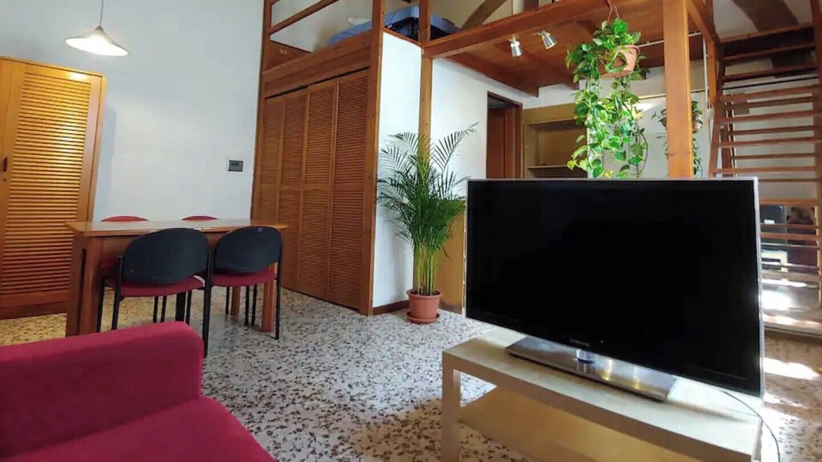 Florence Apartment | Monolocale ristrutturato in un ex borgo medievale a Firenze.