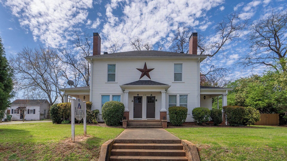 Monroe Apartment | Monroe Getaway.