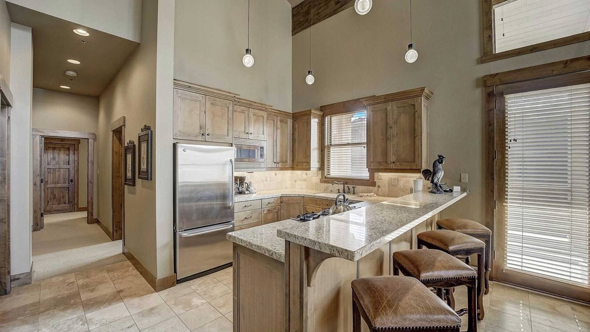 Deer Valley House | Mont Cervin #32 by Avantstay Ski In Ski Out Home in Silver Lake Village w/Hot Tub