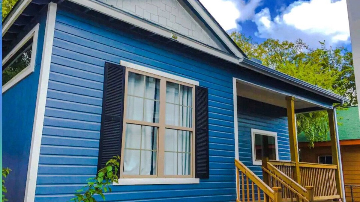 Near East Side Apartment | Montana Casita ! Alamodome