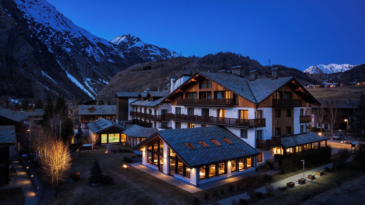 La Thuile Hotel | Montana Lodge & Spa, by R Collection Hotels