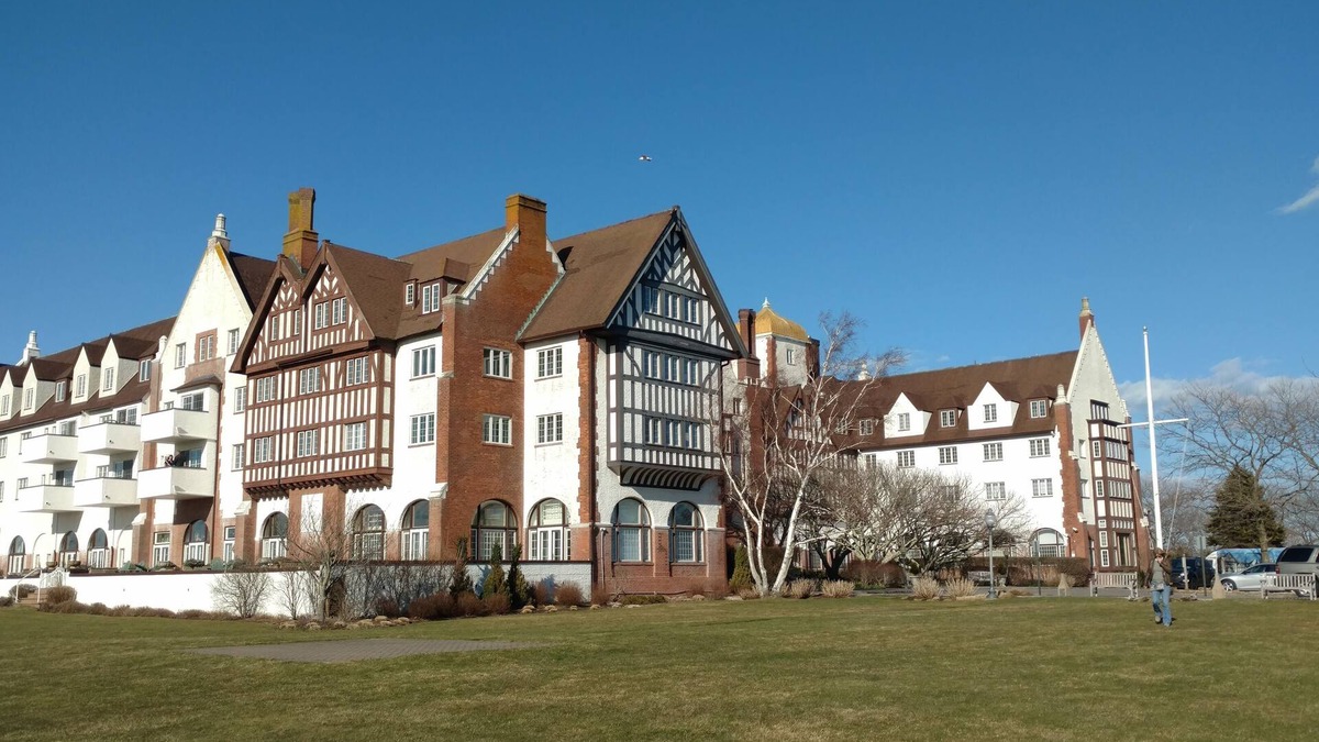 Montauk Condo | Montauk Mansion INDOOR + OUTDOOR POOLS