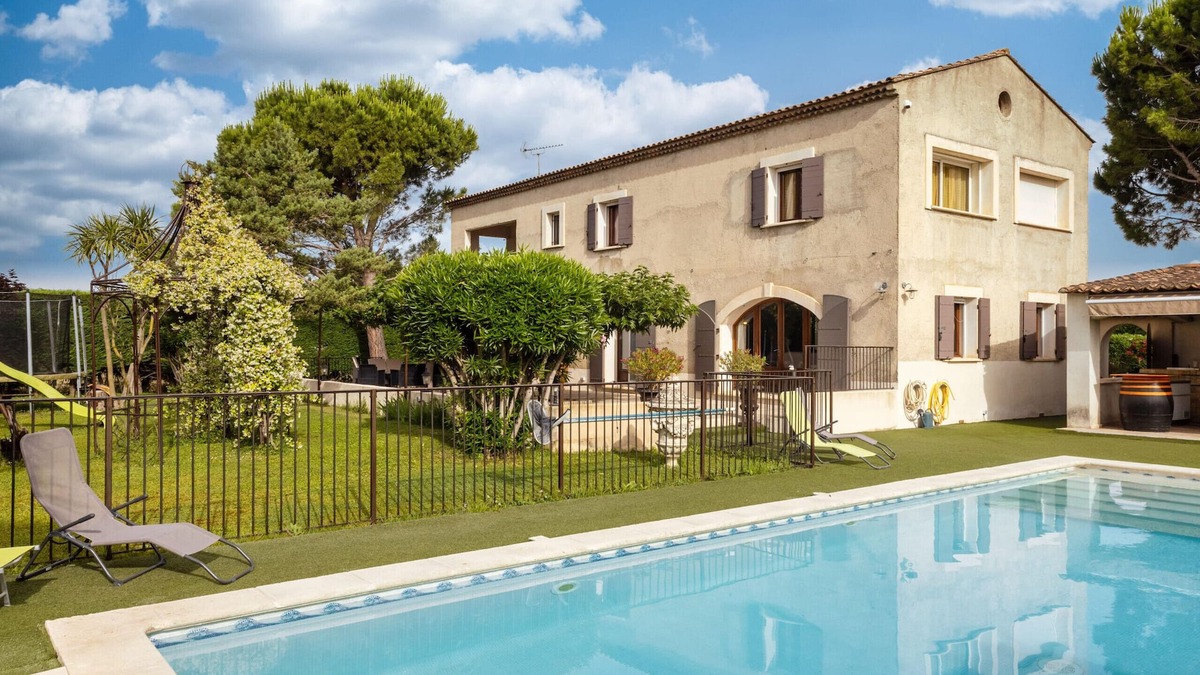 Chateaurenard Villa | Monte Leon, a beautiful holiday home for 8 people in Provence with private pool