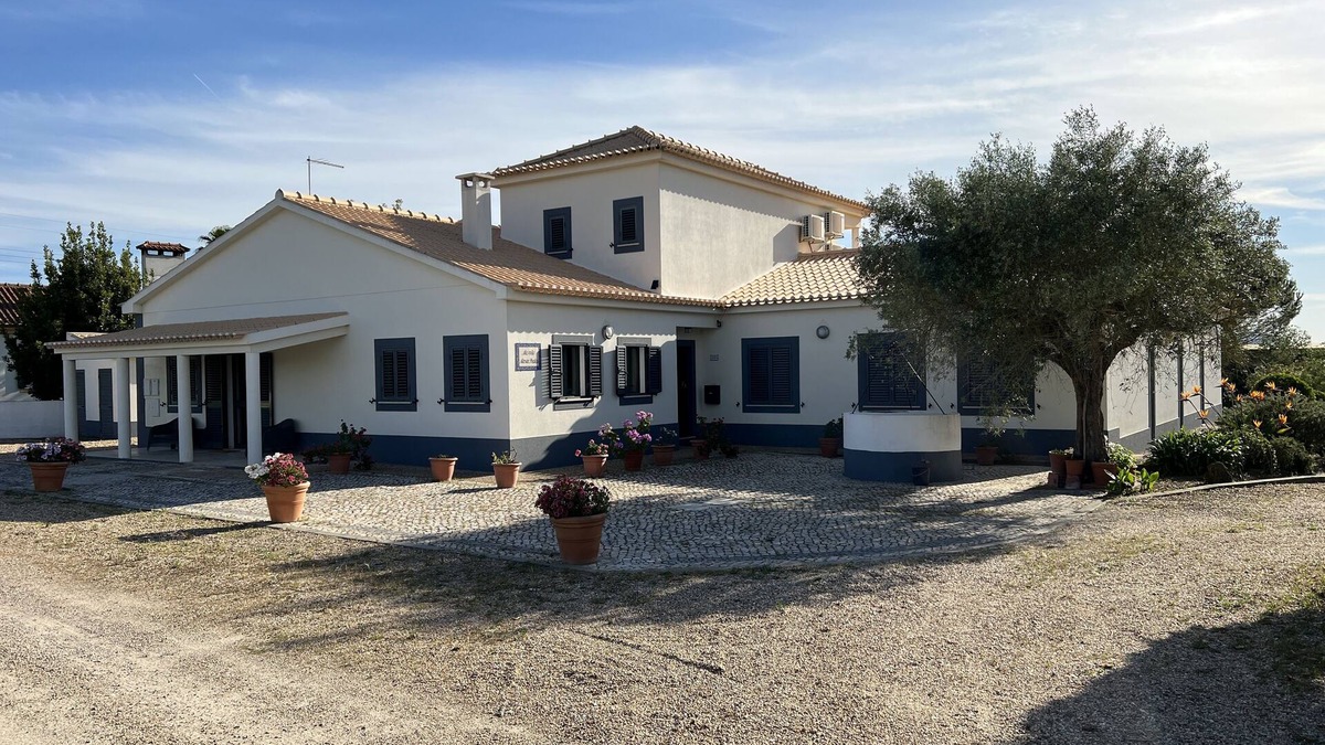 Cajados Villa | Monte Maria Pratas - A rural villa with lots of privacy.