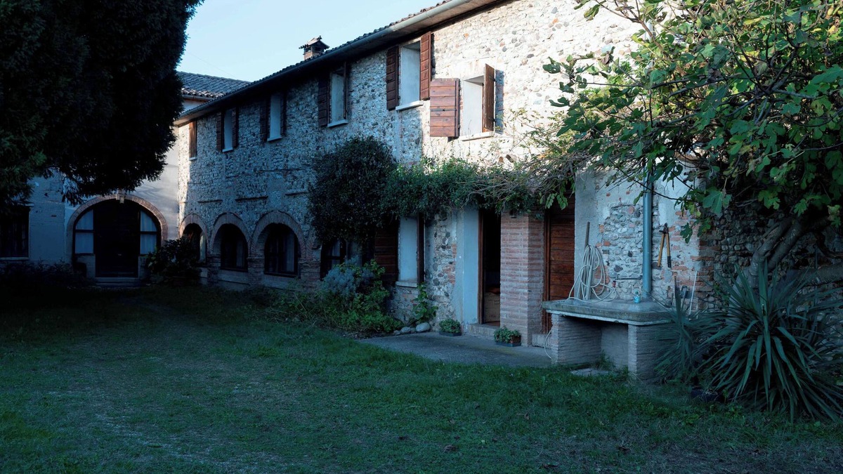Crocetta del Montello Apartment | Montello Hill front property with large garden