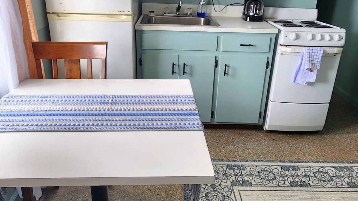 Biltmore Beach Hotel | Monterey Motel - Beach Cottage 9 at Beach Access 8. Large Pool. Newly Remodeled.