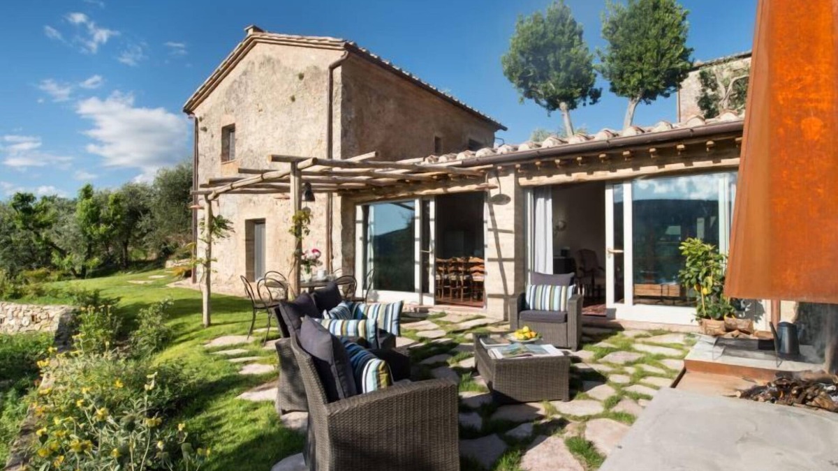 Sovicille Other | Montestigliano, an authentic farmhouse in the heart of Tuscany, is an oasis of peace and beauty that offers its guests refined residences and an enchanting view