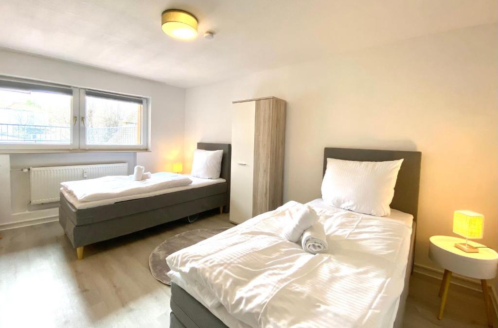 Aschersleben Apartment | Monteur-Unterkunft, Apartment bis 4 Personen, Balkon, Grill, Smart-TV, NETFLIX, Küche