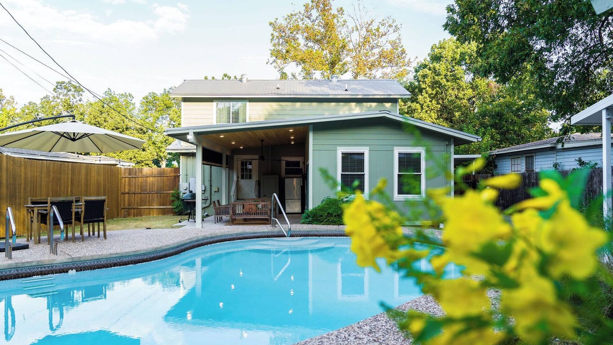 South Manchaca House | Month/Week Long Discounts- Firepit/Cozy Living/Cold Plunge