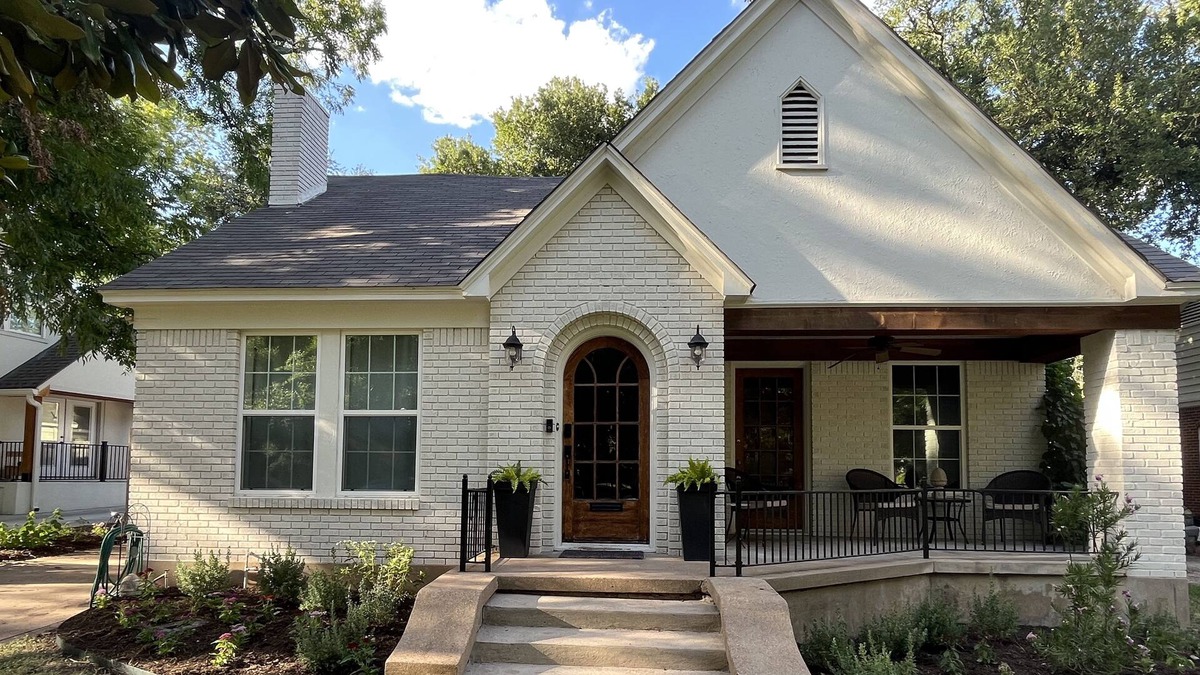 Austin Ave. House | Monthly+ 1929 home in peaceful Castle Heights. Close to downtown, silos, Baylor.