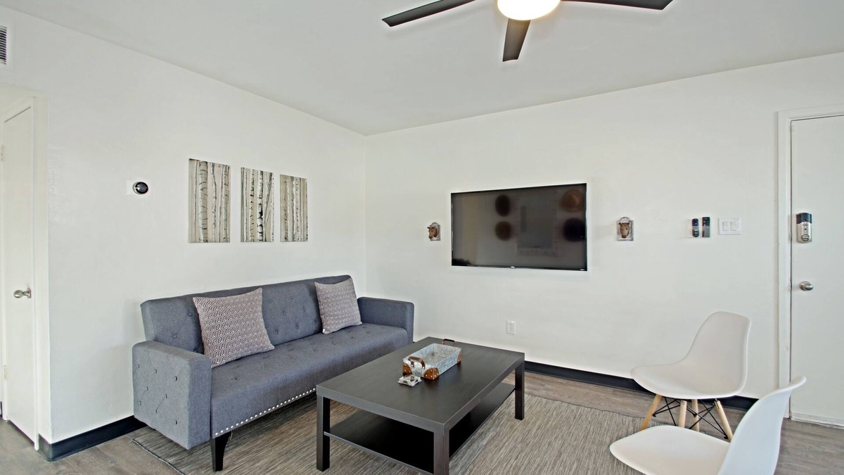 Southwest Village Apartment | Monthly Discounts for Perfect Pet Friendly Pad!