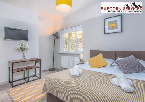 High Wycombe Apartment | Monthly OFF - 6 Guest - 4 Beds - Free Parking by Popcorn Serviced Short Lets & Accommodation High Wycombe