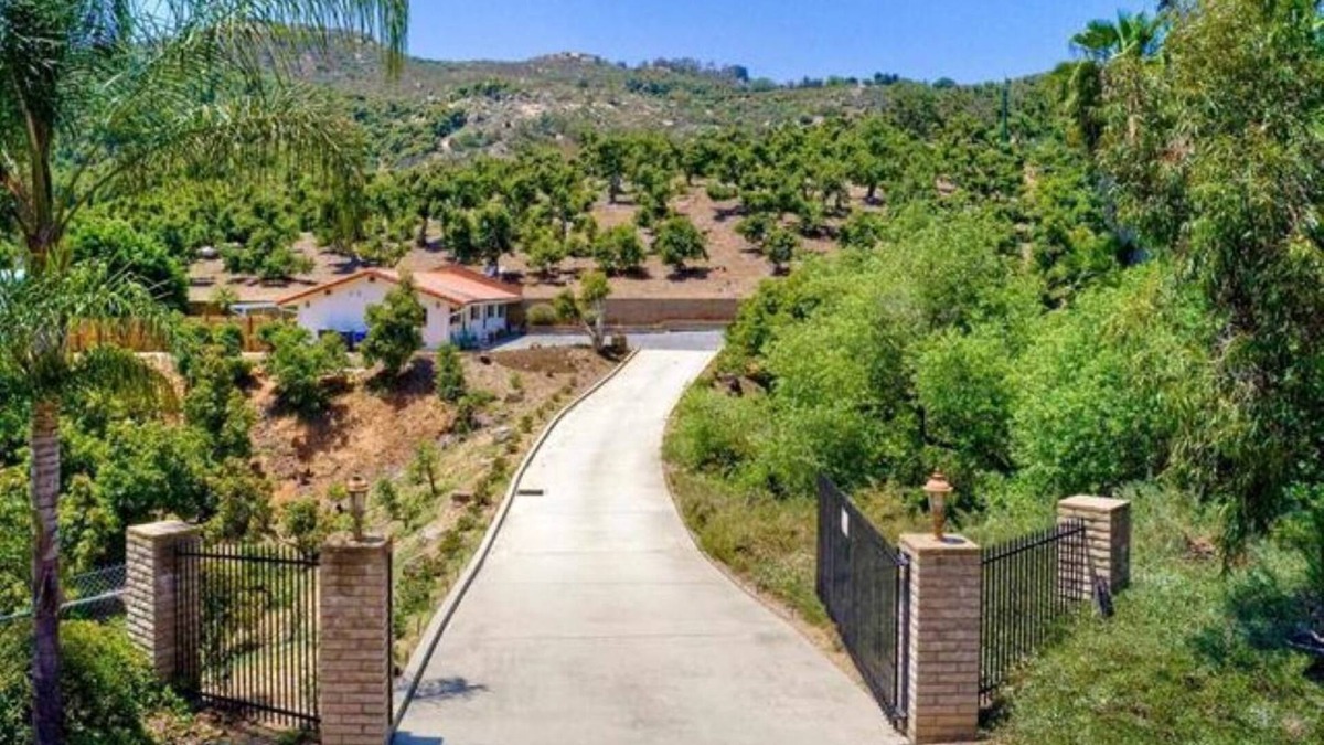 Escondido Condo | Monthly Rate Discount. Wine & avocado country, I-15, 10 min. Golf Course 2 Blks