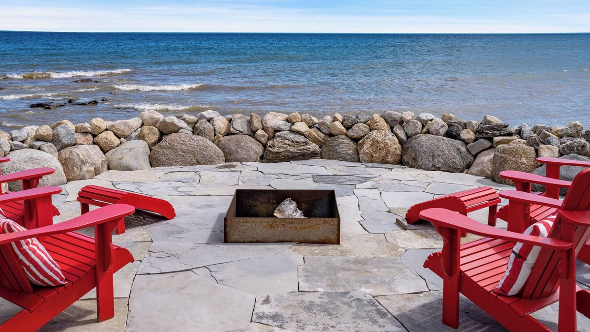 Craigleith House | Monthly rental - newly renovated waterfront property