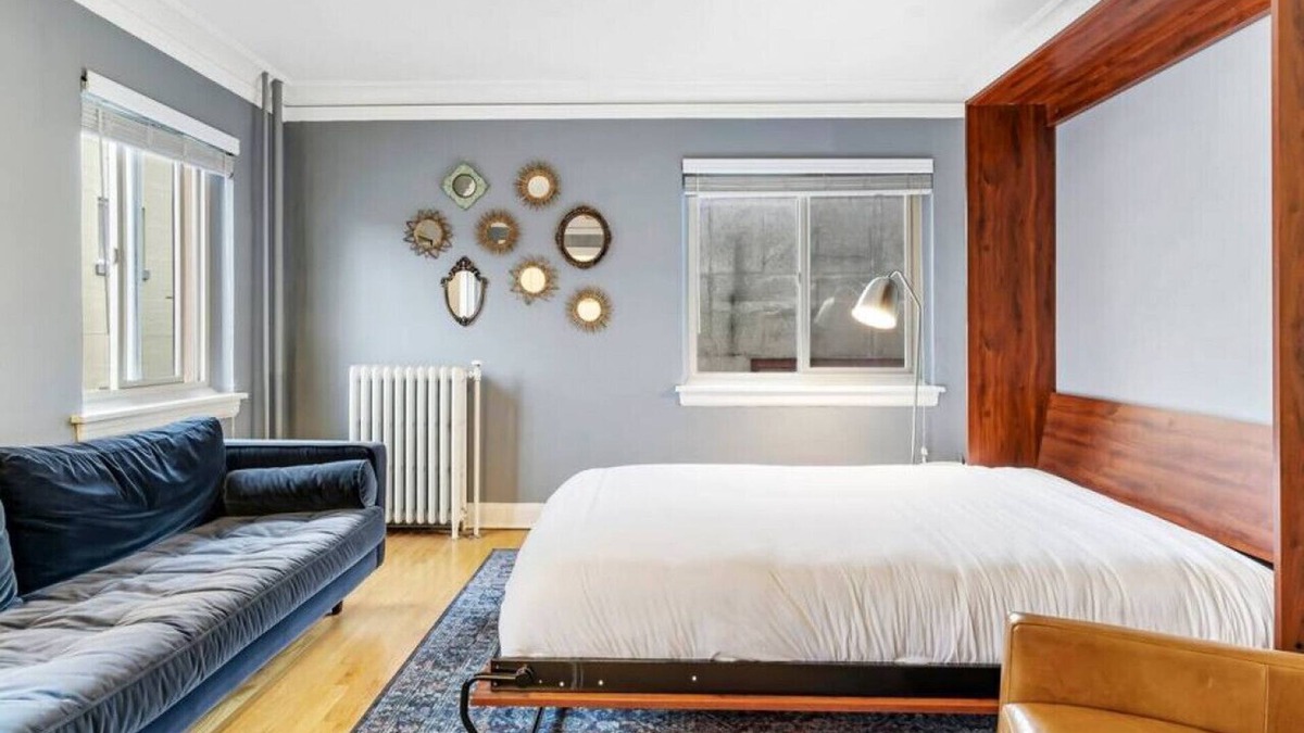 Goose Hollow Apartment | Monthly Rental - Central Downtown Studio w/Vintage Charm near Train