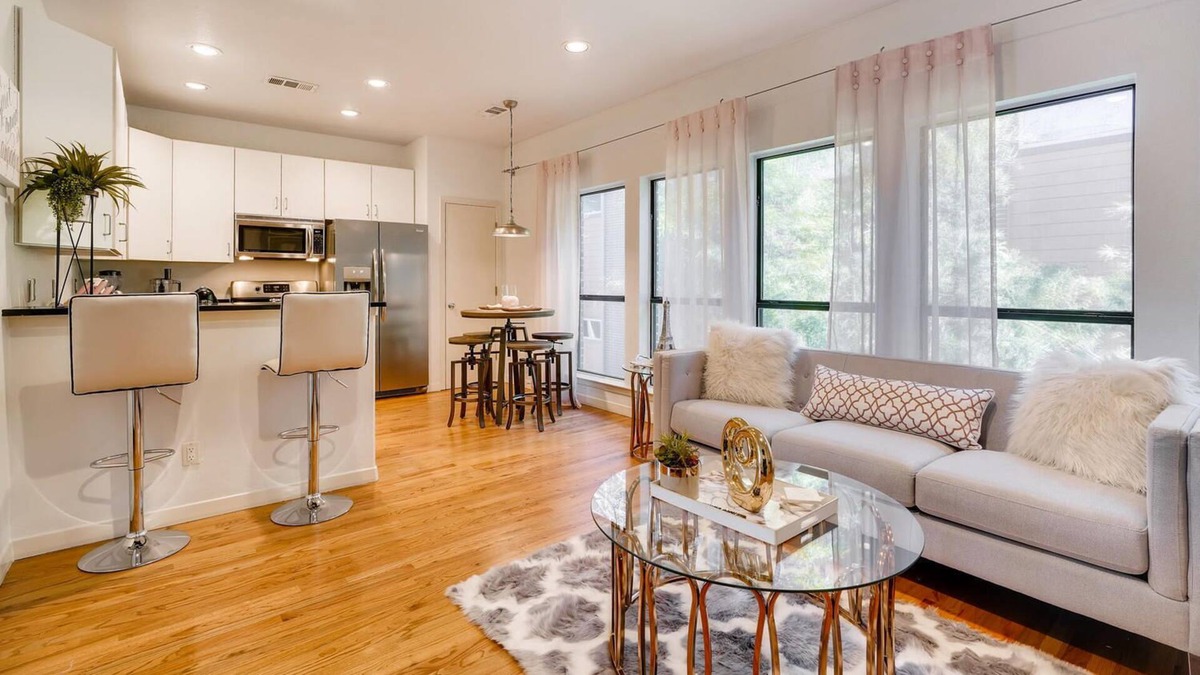 Lower Greenville House | MONTHLY RENTAL - Dog Friendly Lower Greenville Corporate Retreat! 2 Bd/1.5 Bath