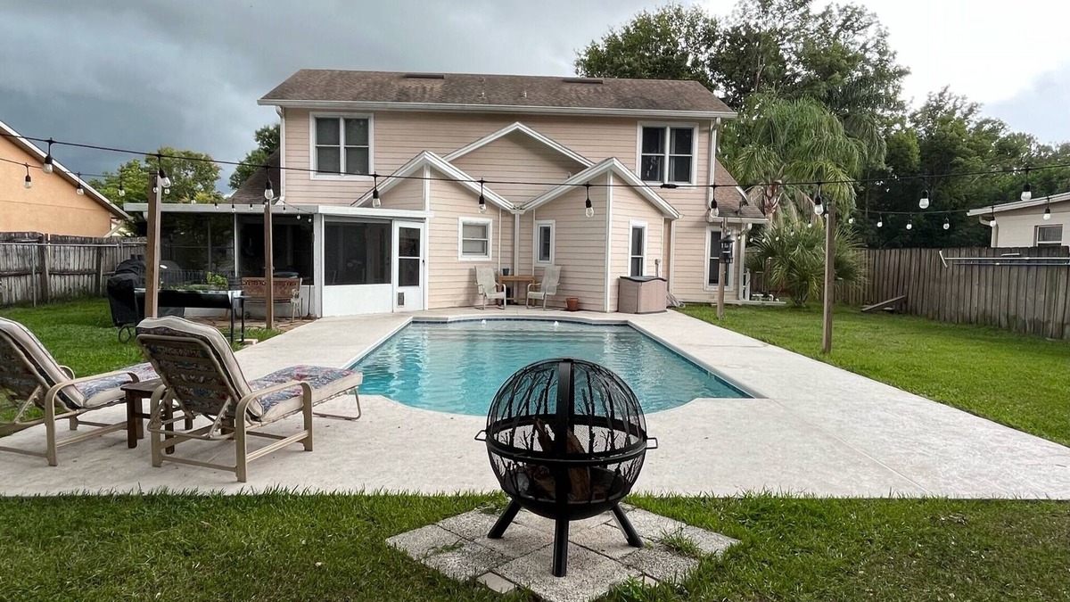St. Cloud House | Monthly Rental: Lakeshore Home w/Private Pool. Easy access to Theme Parks.