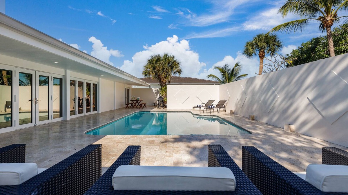 Lauderdale-by-the-Sea House | MONTHLY SPECIALS! ! WALK TO BEACH ! POOL
