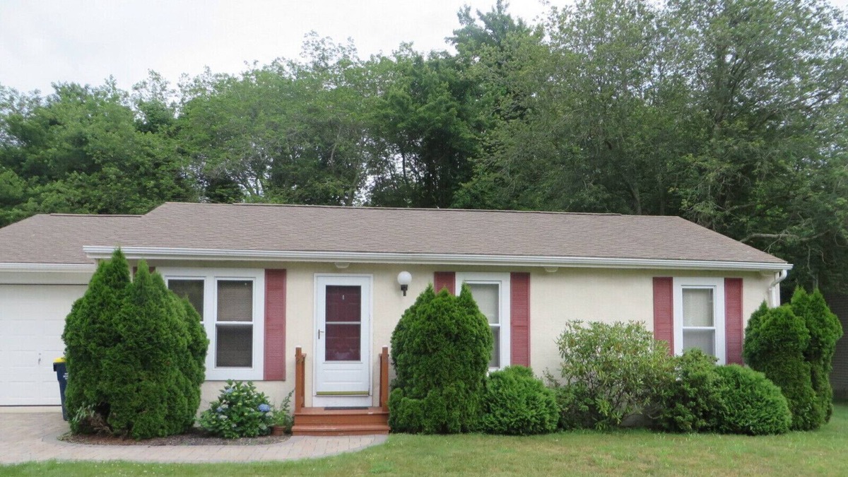 Bonnet Shores House | Monthly Summer Rental in Bonnet Shores - Private Neighborhood Beach