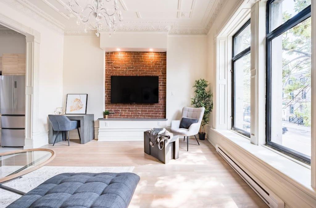Plateau Mont Royal Apartment | Montreal Styled 2 BR Apartment on St-Denis Street