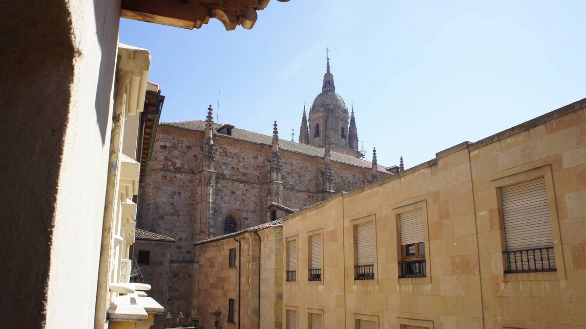 Old Town Condo | Monumental Salamanca Apartments 203