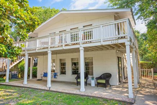 East Beach House | Moon Cottage - 4222 Twelfth St