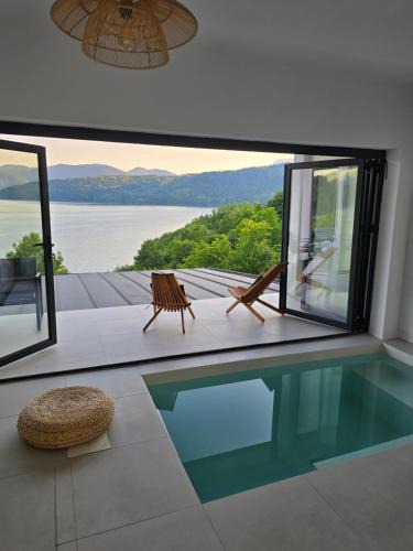 Hangu House | Moon Lake - Aurora Sky