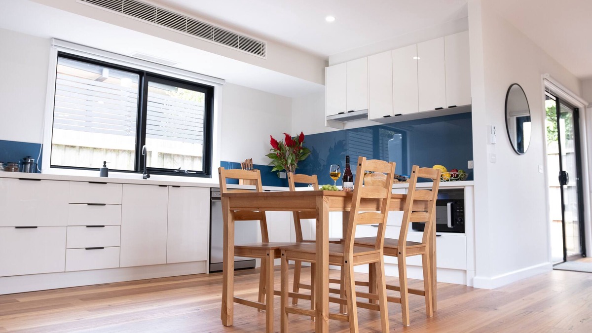 Mount Martha Apartment | Moon Pot at Waters Edge