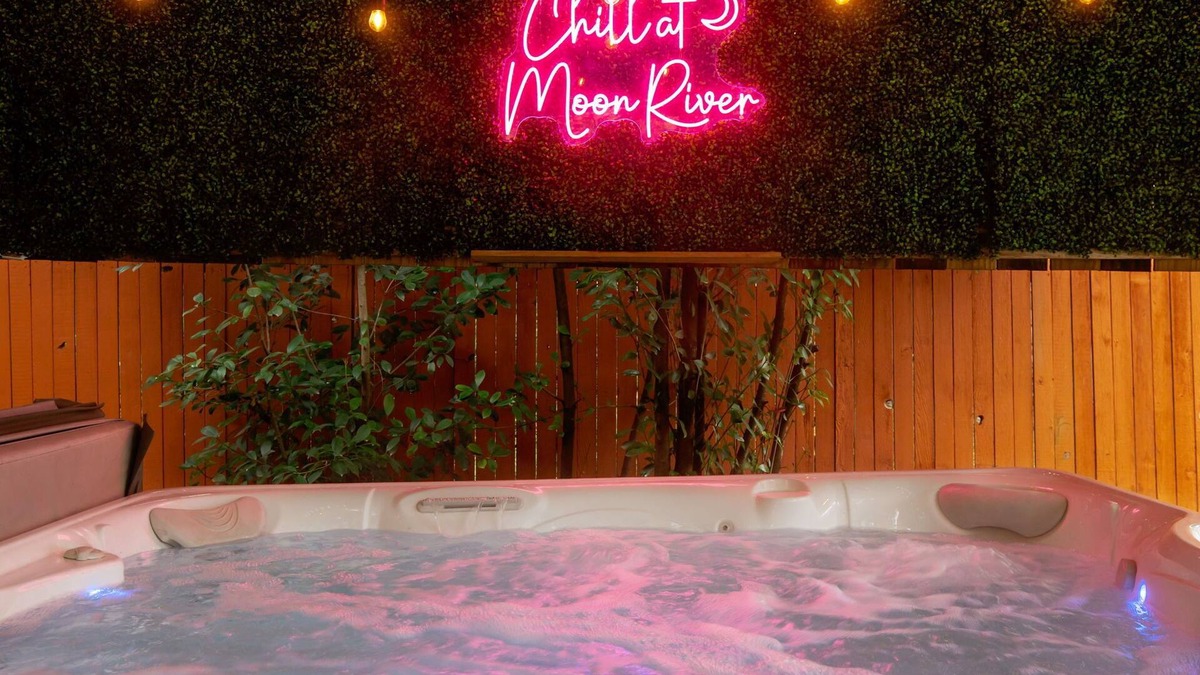 North San Antonio - SAT House | Moon River Luxury: Hot Tub, Pool & New Game Room
