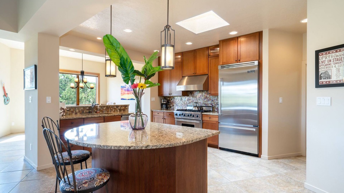 Hills at Las Estrellas House | Moon Shine Manor | Private Deck, Fireplace + Mountain View!