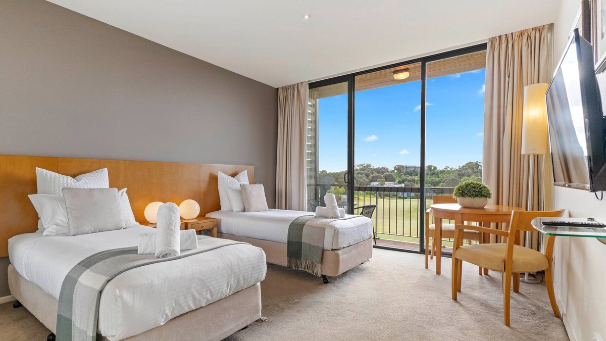 Fingal Apartment | Moonah Links Apartment 23 - Fairway Views, Golf, Hot Springs