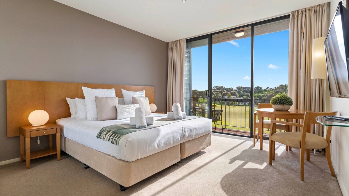 Fingal Apartment | Moonah Links Apartment 23 & 24 - Fairway Views, Golf, Hot Springs