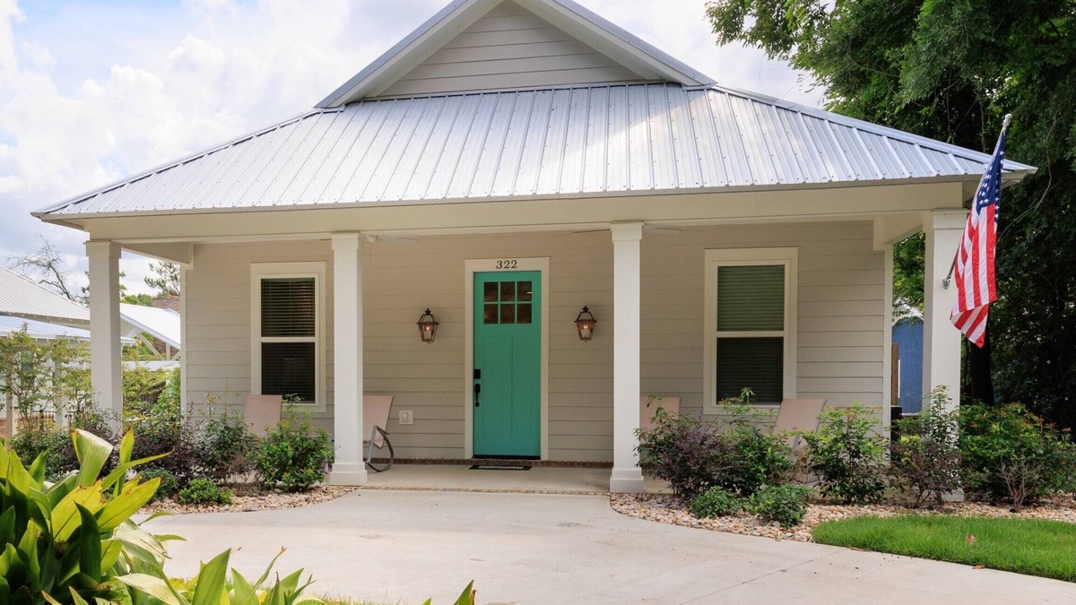 Ocean Springs House | Moondance on Magnolia - the perfect location in Ocean Springs. Walk to downtown!