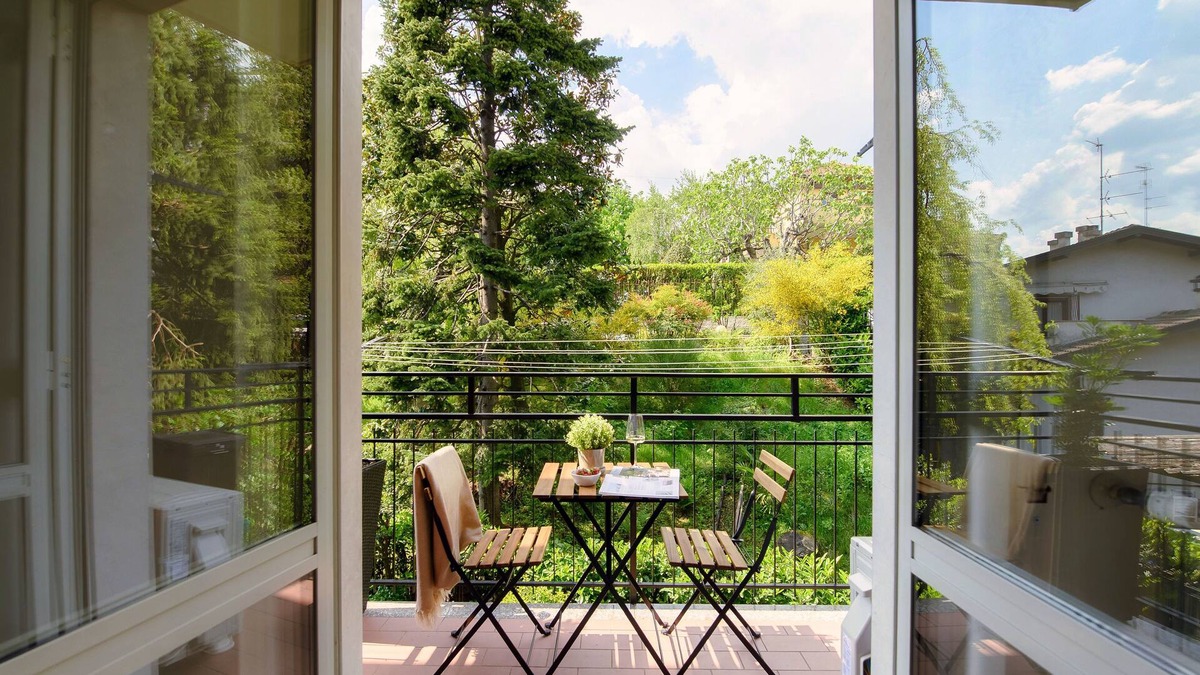 San Fermo della Battaglia Apartment | Moonlight