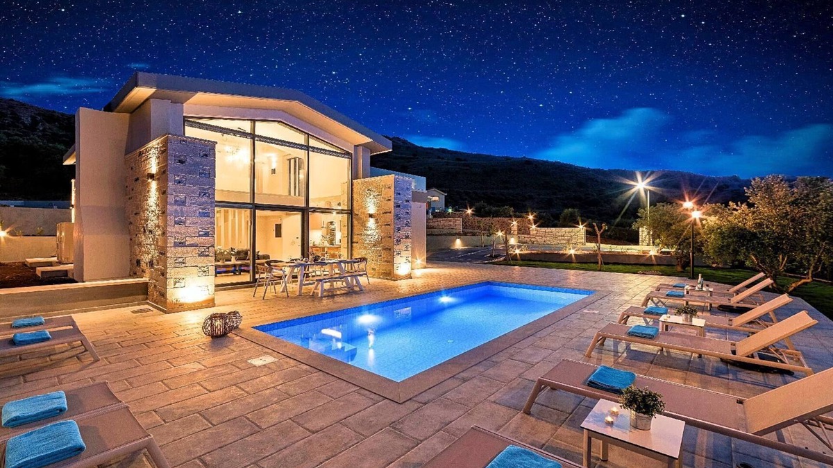 Mathes House | Moonlight Grand Villa Heated Pool