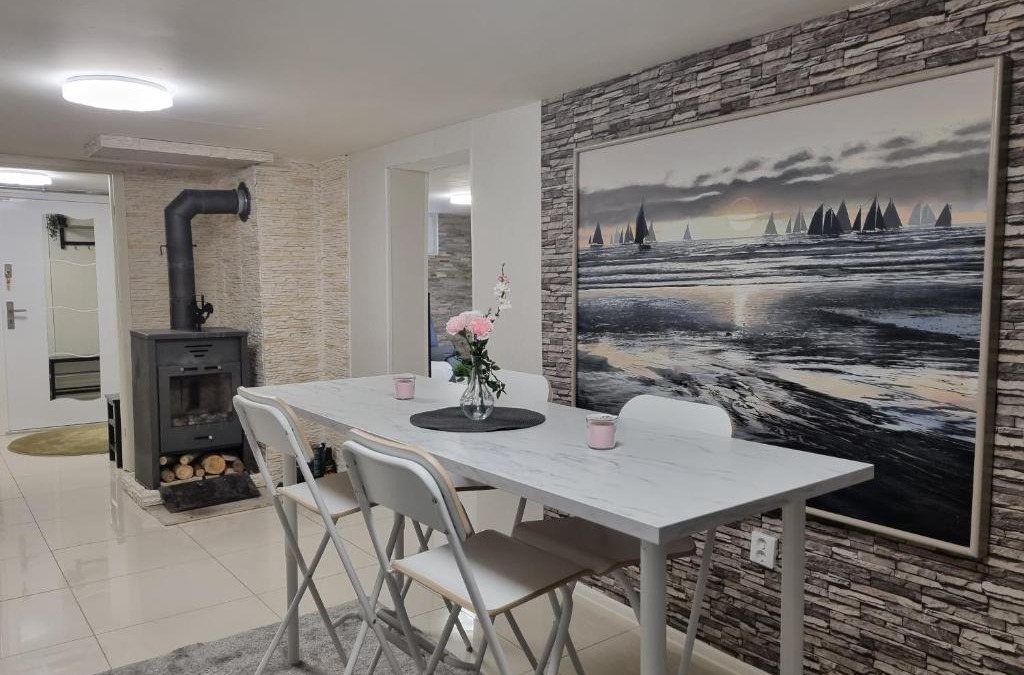 Broby Apartment | Moonlight - Trevlig Källarlägenhet
