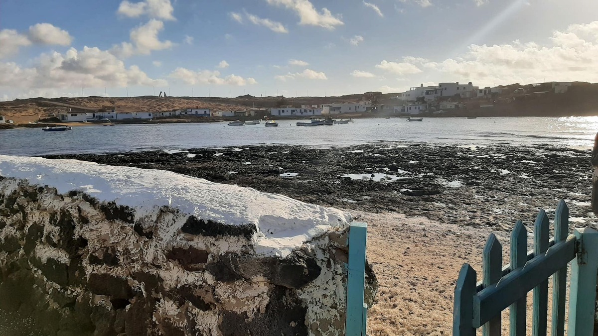La Oliva Apartment | Moonspell . Beach front cottage.