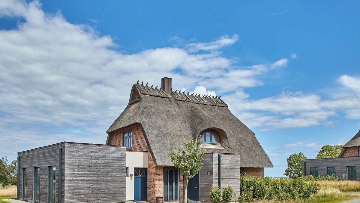 Nieby House | Moorflechte Atelierhaus Unter Reet für bis zu 8 Personen & Traumhaftem Seeblick