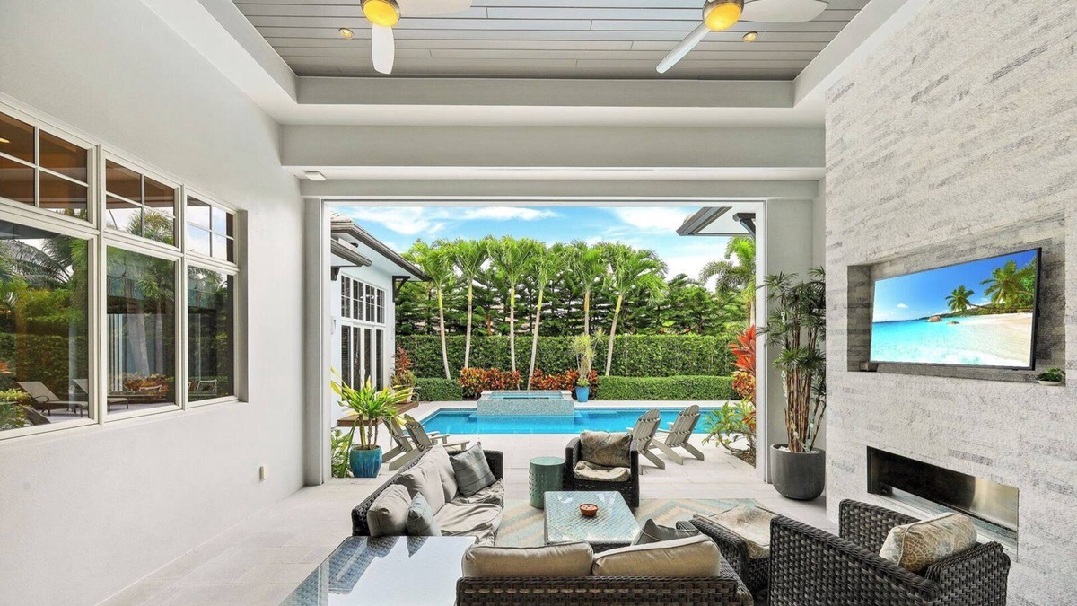 Moorings House | Moorings - William Raveis Rentals
