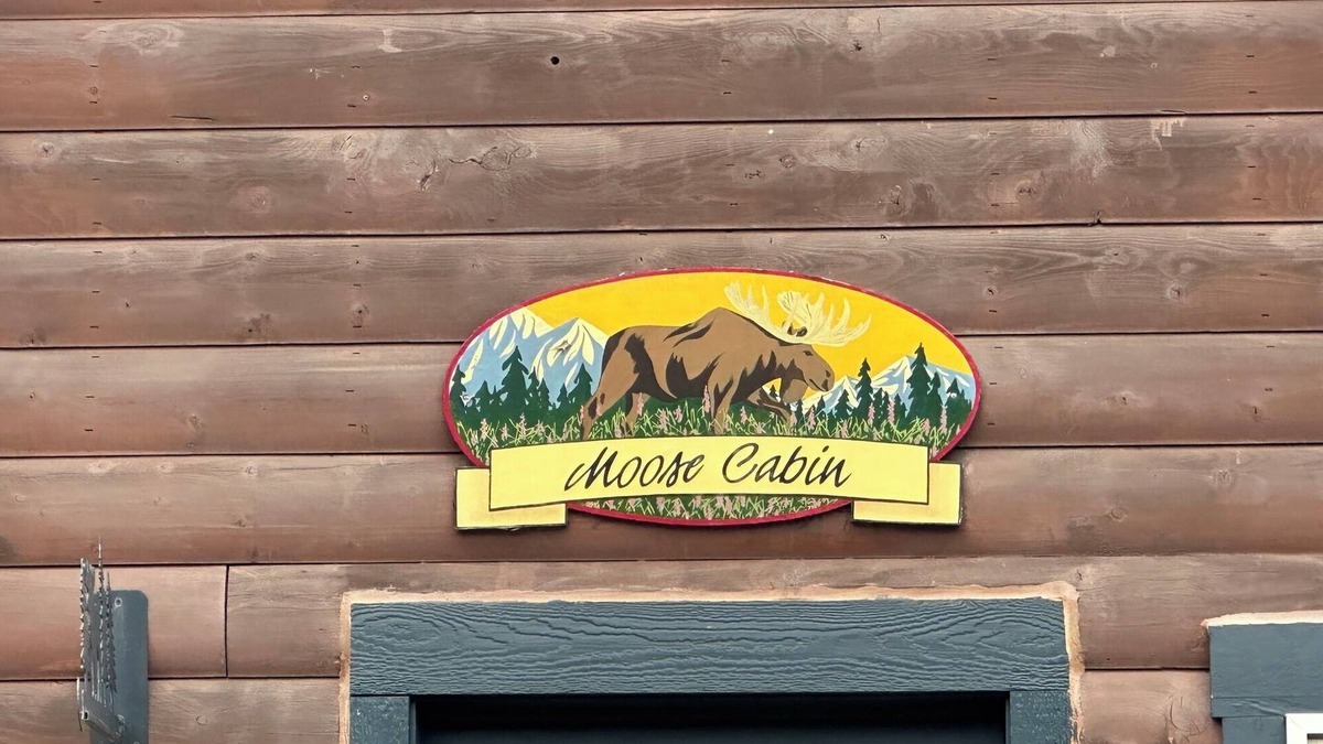 Homer Cabin | Moose Cabin - Cozy retreat with bay views, a shared hot tub, and fire pit!