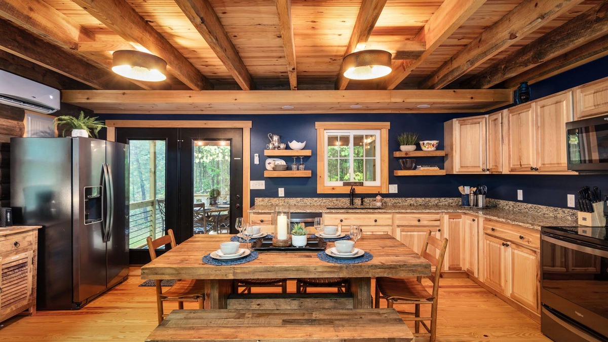 Berkeley Springs Cabin | 🫎Moose Lodge⭐️Secluded 5 STAR Cabin🪵Close to TOWN🌙Hot Tub under the stars🌲
