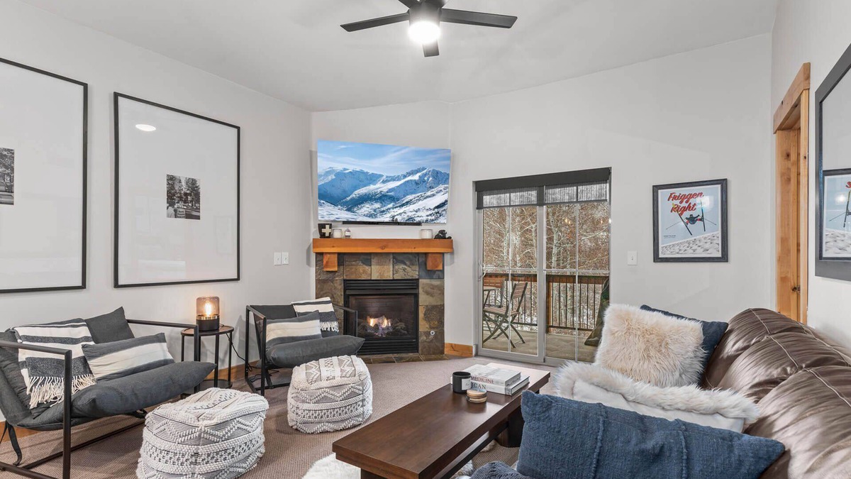 Bear Hollow Village Condo | Moose Mgmt at Bear Hollow 3401 Free Shuttle-Top Floor-Pool-Hot Tub-Dogs Welcome