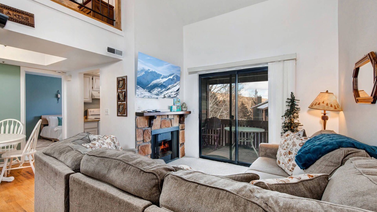 Kimball Junction Condo | Moose Mgmt at Powderwood 13F-Walk to Shopping-Free Bus-Hot Tub