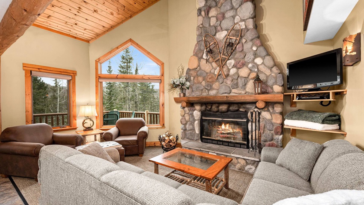 Lutsen Cabin | Moose Mountain Cabin. Ski-in ski-out, five bedrooms, & a wood-burning fireplace!
