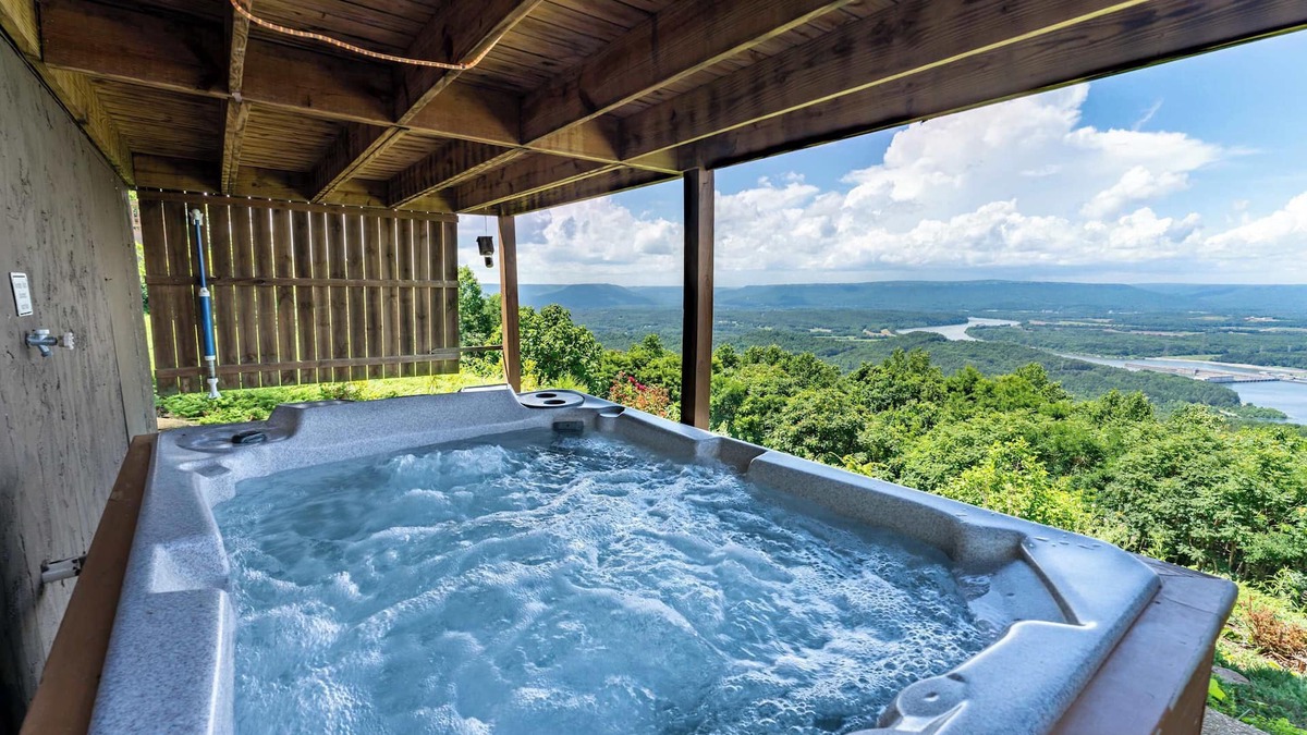 Bryant Cabin | Moose Tracks Cabin – Hot Tub & Bluff Views