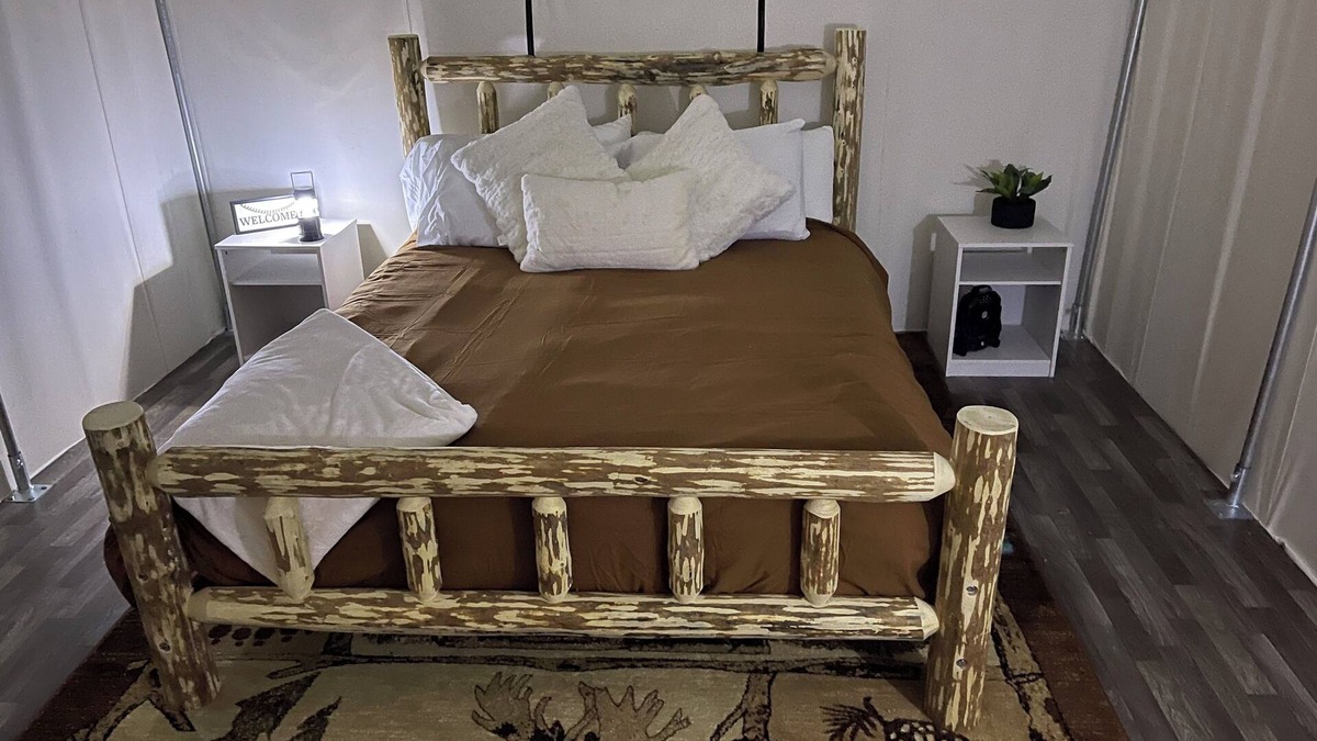 Marion RV Rental | Moose Tracks Glamper