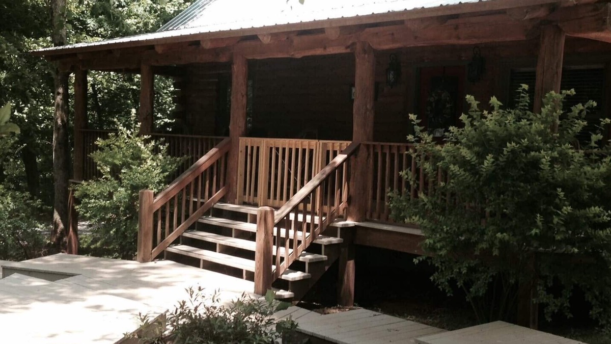 Rising Fawn Cabin | Moose Tracks Lodge on Johnson Lake- Gated Community-Cabin has Hottub