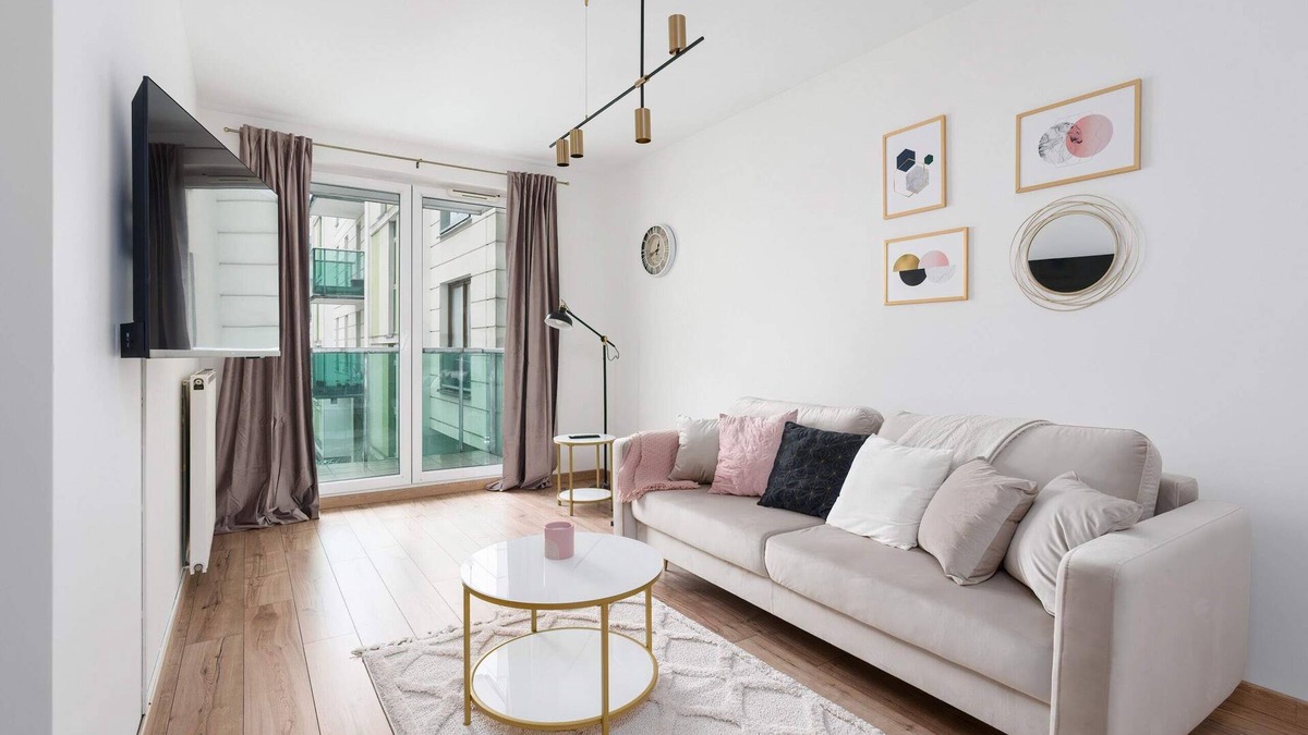 Grunwald Apartment | Morawskiego 2 | Functional Apartment | Desk